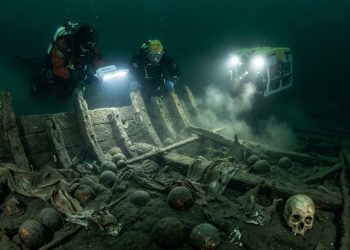 O navio-almirante que explodiu em 1801 em um porto encontrado a 15 metros de profundidade durante obras de rotina