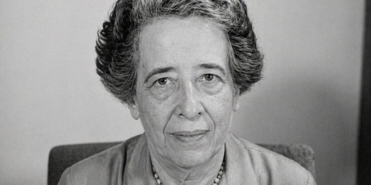 Hannah Arendt, a grande filosofa alemã, disse: "Para continuar vivendo, é preciso tentar escapar da morte que o perfeccionismo implica."