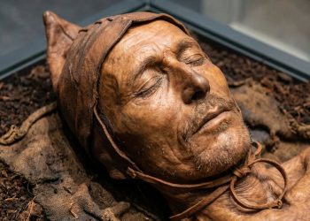 O homem que morreu há 2.400 anos e parece estar vivo