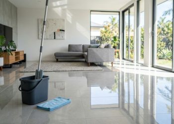 Basta uma pequena quantidade desses dois ingredientes e os pisos de porcelanato ficarão brilhando por horas