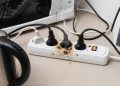 Especialistas em eletricidade alertam: nunca ligue estes 16 aparelhos em uma régua de energia