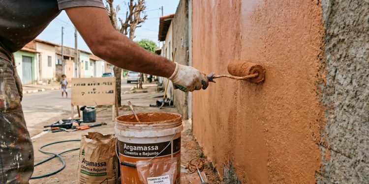 Como fazer uma tinta ultra resistente para áreas externas usando rejunte e argamassa