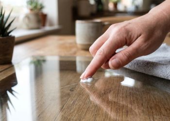 Arranhões no vidro? Este truque simples restaurará o brilho em minutos