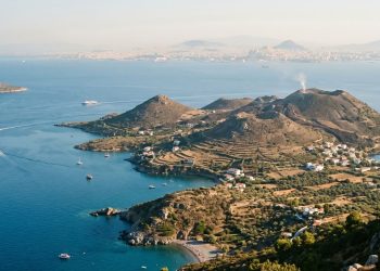 Vulcão a 50 km de Atenas, que parecia inativo há 100.000 anos, acumula enormes quantidades de magma