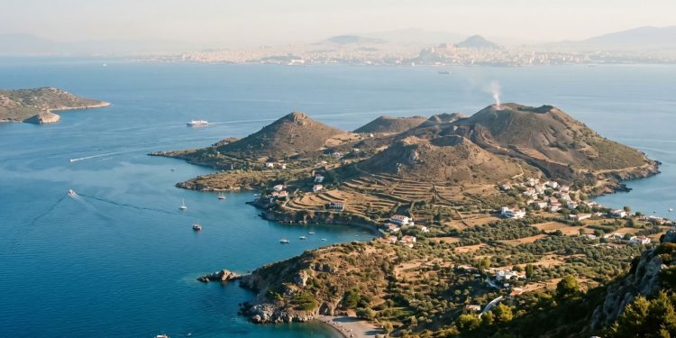 Vulcão a 50 km de Atenas, que parecia inativo há 100.000 anos, acumula enormes quantidades de magma