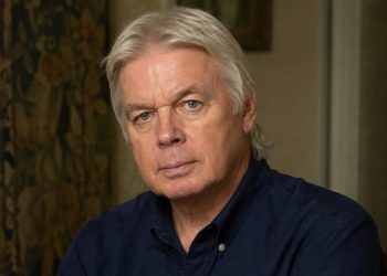 David Icke, conhecido por suas frases provocativas sobre liberdade e comportamento humano, disse: “A maior prisão que as pessoas vivem é o medo do que os outros pensam”