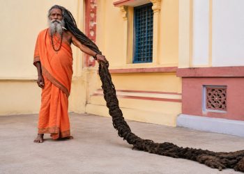 O homem que passou mais de 60 anos sem cortar o cabelo entrou para o Guinness