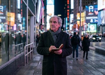 Jean Baudrillard resumiu em poucas palavras uma das maiores crises da modernidade: “Vivemos cercados de sinais, mas famintos de significado.”