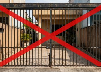 Fim do reinado do portão de ferro tradicional: a tendência mais moderna e funcional de 2026