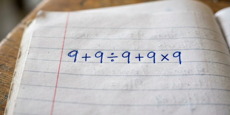 Se você consegue resolver 9 + 9 ÷ 9 + 9 × 9 corretamente, seu cérebro matemático pode estar acima da média