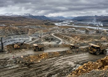 Debaixo da terra, US$ 170 bilhões em ouro. Na superfície, uma decisão que pode mudar um povo para sempre.