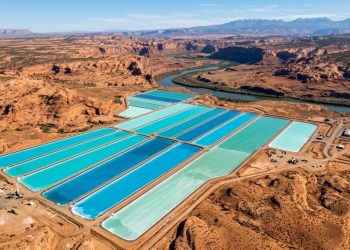 Misteriosas listras azuis surgem no deserto dos EUA e imagem vista do espaço impressiona cientistas