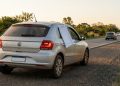 Se você encontrar um pano branco na janela de um carro, o sinal pode indicar algo importante na estrada