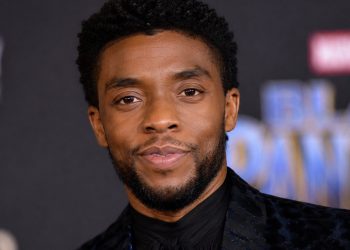 Chadwick Boseman, eternizado por seu papel como T’Challa em Pantera Negra, afirmou: “O propósito da vida é descobrir qual é o seu presente e entregá-lo ao mundo.”