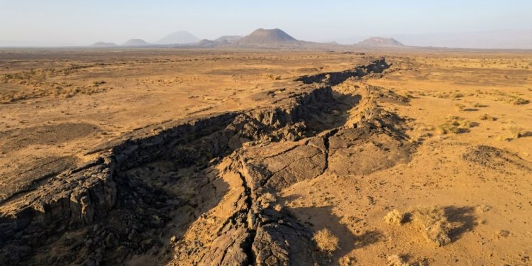 Fissura no deserto de Afar mostra a África se abrindo lentamente