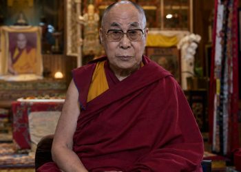 Dalai Lama inspirou uma reflexão poderosa sobre maturidade emocional: “Mentes fortes não precisam diminuir ninguém para se sentirem grandes”