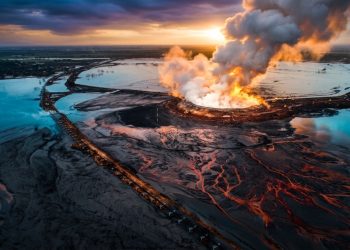 Há 20 anos, o vulcão da Indonésia não para de jorrar material quente em paisagem que parece outro mundo // Imagem ilustrativa