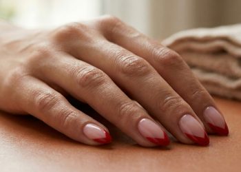 O truque de esmaltação italiana que faz unhas curtas parecerem mais longas sem alongamento
