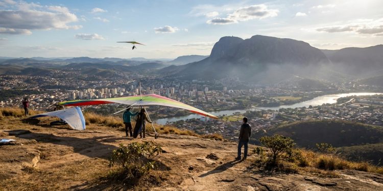 A cidade mineira que virou Capital Mundial do Voo Livre depois de exportar gerações inteiras para os Estados Unidos