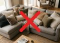 Por que o sofá sem almofadas (ou com almofadas estruturais e mínimo de peças soltas) se tornou a tendência de decoração para 2026