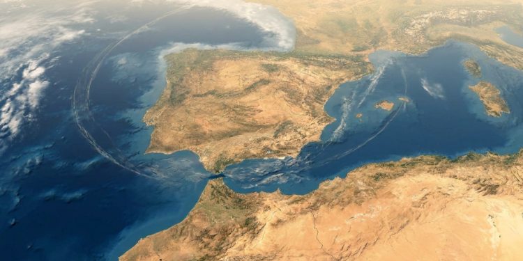 Península Ibérica aparece girando entre África e Europa vista do espaço
