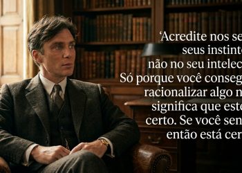 Homem pensativo sentado em uma biblioteca, ao lado de uma frase sobre confiar nos instintos em vez de apenas no intelecto.
