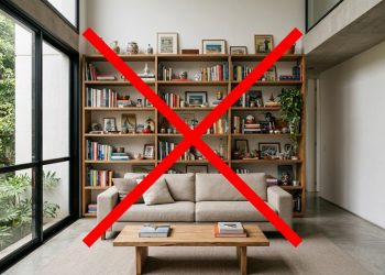Os especialistas em organização começaram a eliminar sistematicamente as prateleiras decorativas das salas das casas