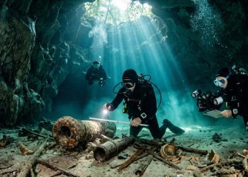 Armas do século XIX são encontradas em uma caverna super misteriosa no México