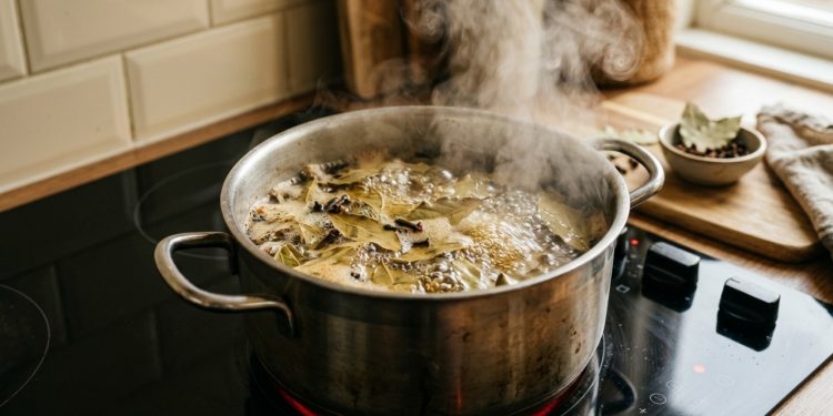 Ferver folhas de louro com cravo: para que serve e por que é recomendado?