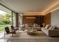 Os especialistas em decoração começaram a remover sistematicamente os quadros das paredes das casas