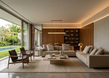 Os especialistas em decoração começaram a remover sistematicamente os quadros das paredes das casas