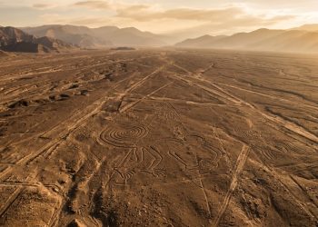 A inteligência artificial ajudou cientistas a revelar centenas de novas Linhas de Nazca escondidas no deserto peruano