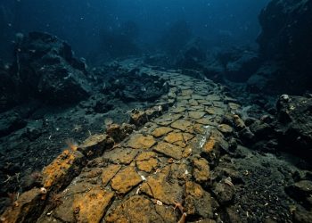 A 3 mil metros de profundidade, cientistas encontram misteriosa “estrada de tijolos dourados” no Pacífico