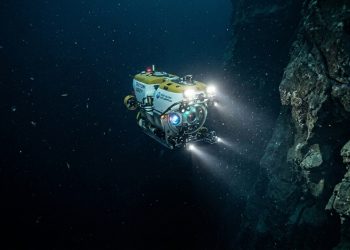 O lugar mais baixo da Terra esconde um cenário surreal a -430 metros do nível do mar