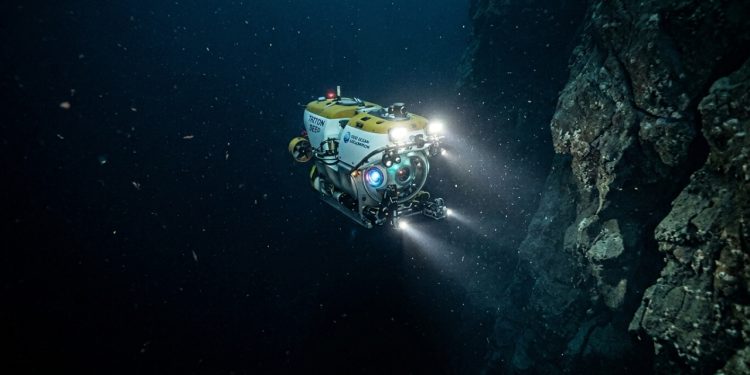 O lugar mais baixo da Terra esconde um cenário surreal a -430 metros do nível do mar