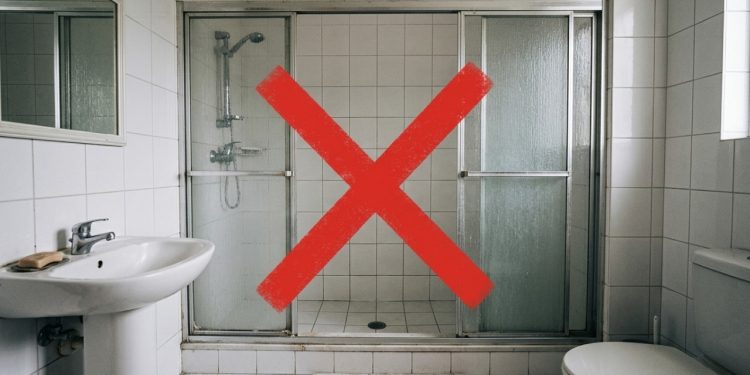 Diga adeus ao box comum, a divisória fixa deixa o banheiro mais elegante e fácil de limpar