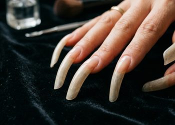 Quanto tempo Lee Redmond levou para deixar suas unhas crescerem e leva-la ao livros dos recordes