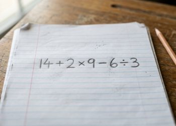 7 entre 10 adultos erram a conta 14 + 2 × 9 – 6 ÷ 3 logo na primeira tentativa
