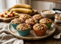 Essa receita de bolinho fit de banana com maçã fica macia, leve e irresistível
