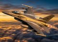 Com velocidade supersônica e capacidade para 9 toneladas de carga, o F-16 Fighting Falcon revolucionou a aviação de combate