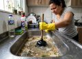 Por que a pia da cozinha entope e o que deve ser feito?