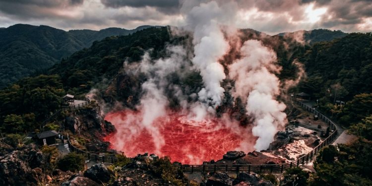 A ciência explica o fenômeno que transforma a água dessa lagoa em “sangue” no Japão
