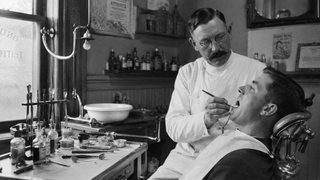Um corpo enterrado em uma vala comum por mais de 80 anos finalmente recuperou sua identidade