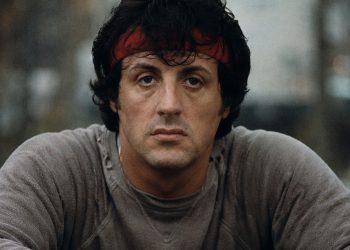 Sylvester Stallone, o eterno Rocky Balboa, deixou uma lição: “Ninguém vai bater tão forte quanto a vida. Mas não se trata de quão forte você bate, e sim de quão forte você consegue apanhar e continuar seguindo em frente. É assim que se vence!”