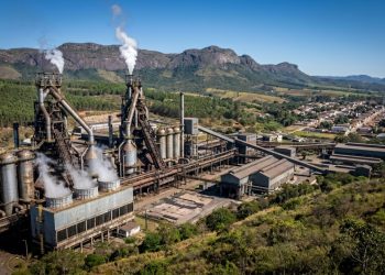 12% do aço do Brasil sai daqui: a cidade de 40 mil moradores a 100 km de Belo Horizonte que abriga a maior siderúrgica da Gerdau no mundo