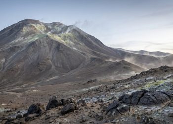 O vulcão Taftan acordou? Montanha de 3.940 metros no Irã subiu 9 centímetros e preocupa cientistas