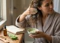 Aprenda uma receita simples com babosa e óleo de rícino para hidratar o cabelo em casa