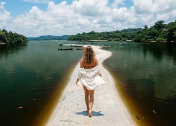 O Caribe Amazônico que some na cheia: a vila paraense que o The Guardian elegeu como praia de água doce mais bonita do mundo