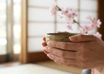 O método japonês que devolve força e brilho natural às unhas sem esmalte nem gel