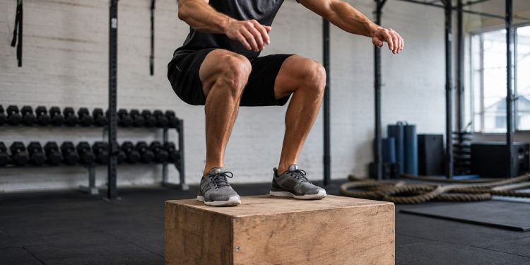 O exercício simples que fortalece pernas, abdômen e ainda melhora o equilíbrio em poucos dias